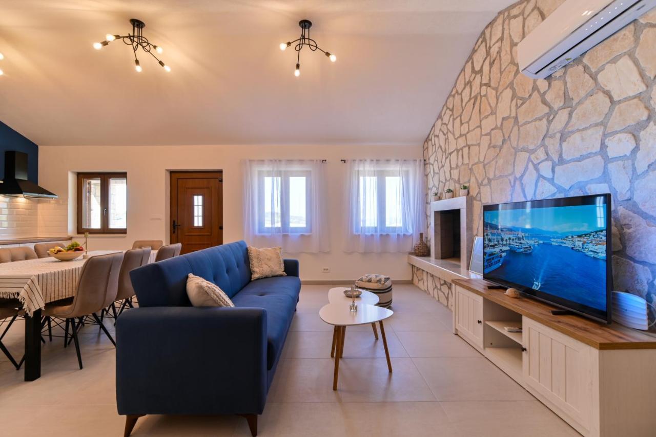Villa Rudini With Heated Pool Okrug Gornji Ngoại thất bức ảnh