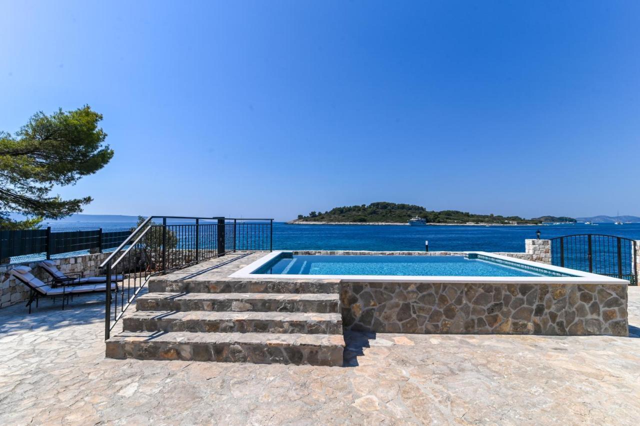 Villa Rudini With Heated Pool Okrug Gornji Ngoại thất bức ảnh
