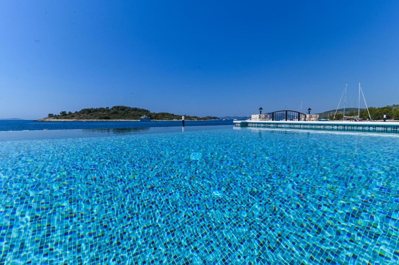 Villa Rudini With Heated Pool Okrug Gornji Ngoại thất bức ảnh