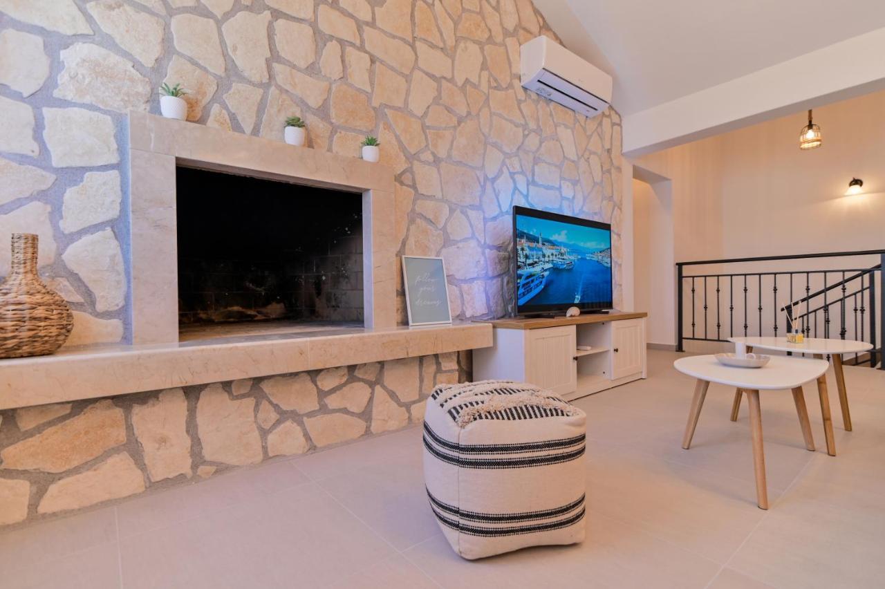 Villa Rudini With Heated Pool Okrug Gornji Ngoại thất bức ảnh