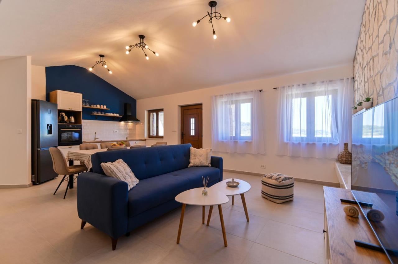 Villa Rudini With Heated Pool Okrug Gornji Ngoại thất bức ảnh