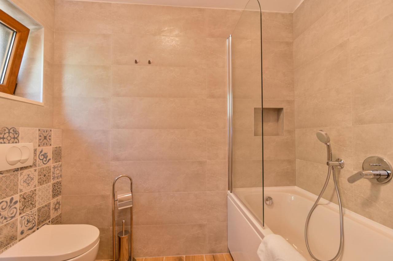 Villa Rudini With Heated Pool Okrug Gornji Ngoại thất bức ảnh