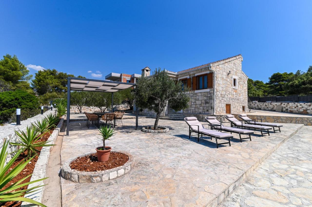 Villa Rudini With Heated Pool Okrug Gornji Ngoại thất bức ảnh