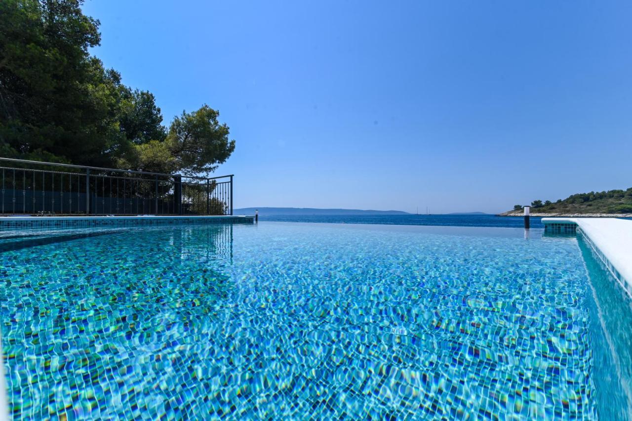 Villa Rudini With Heated Pool Okrug Gornji Ngoại thất bức ảnh